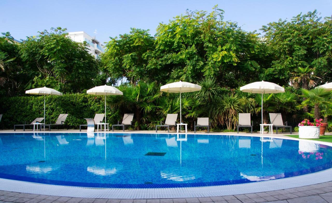 Hotel Helios ลิโดดิเยโซโล ภายนอก รูปภาพ