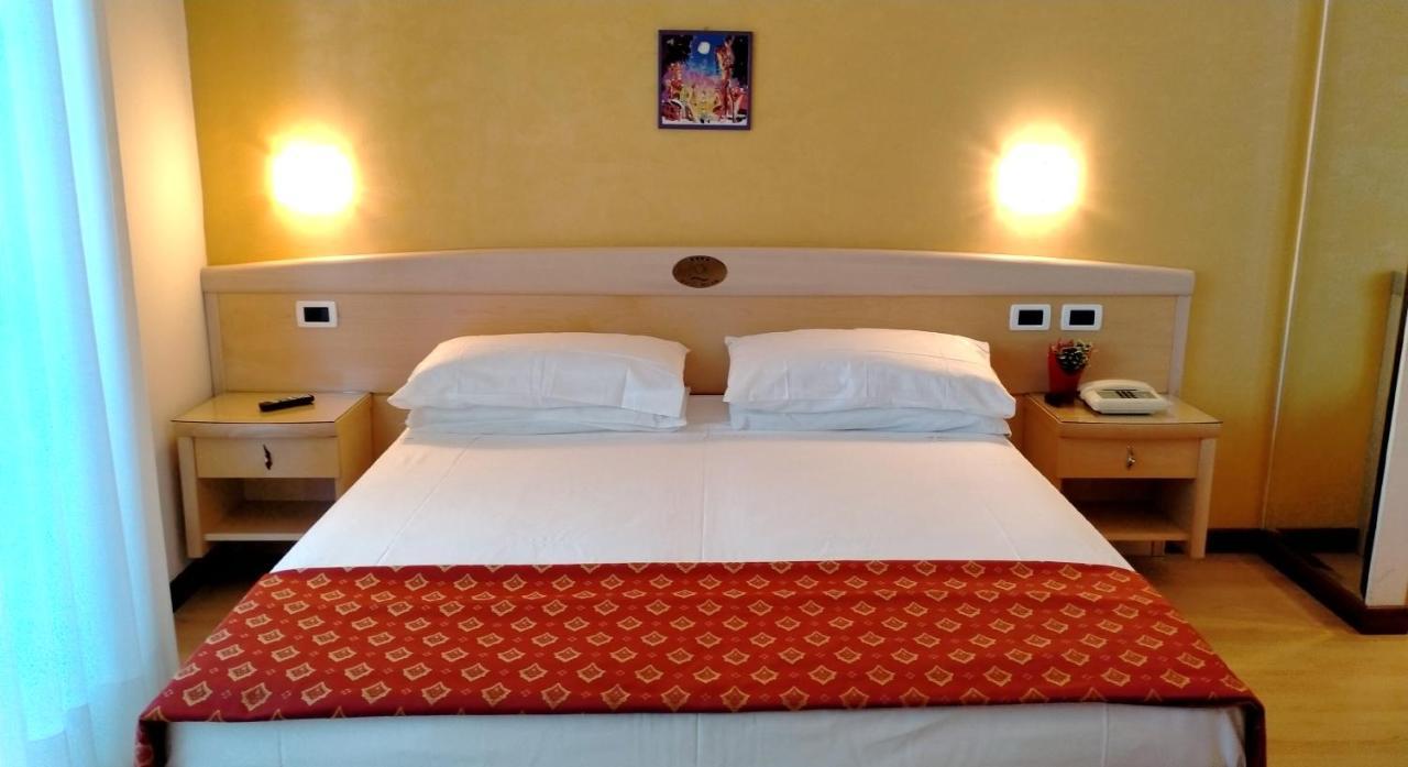 Hotel Helios ลิโดดิเยโซโล ภายนอก รูปภาพ