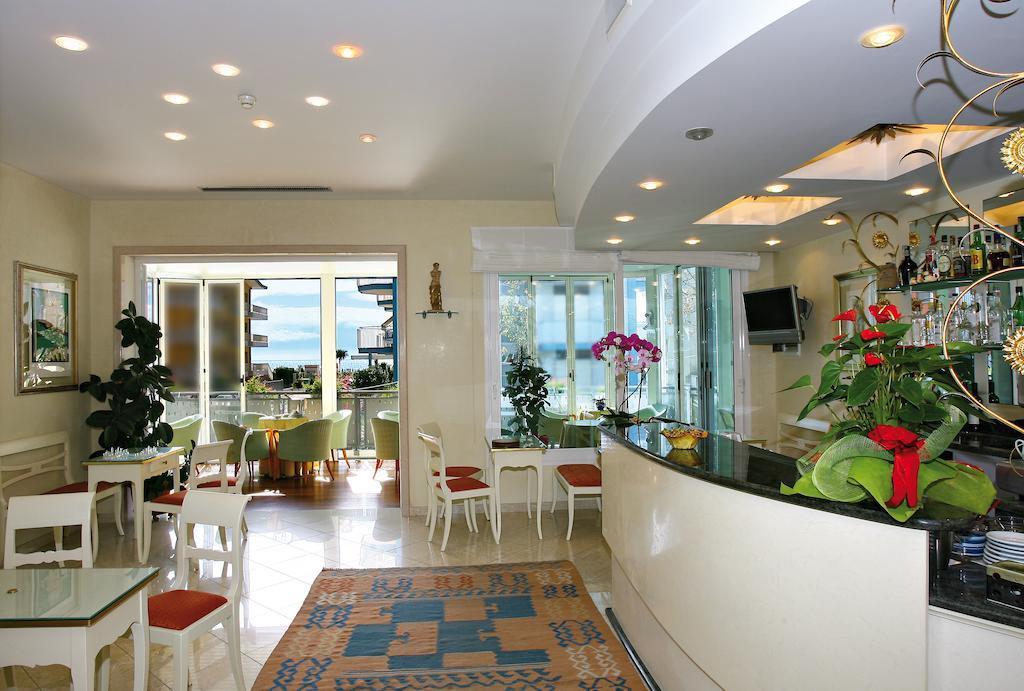 Hotel Helios ลิโดดิเยโซโล ภายนอก รูปภาพ