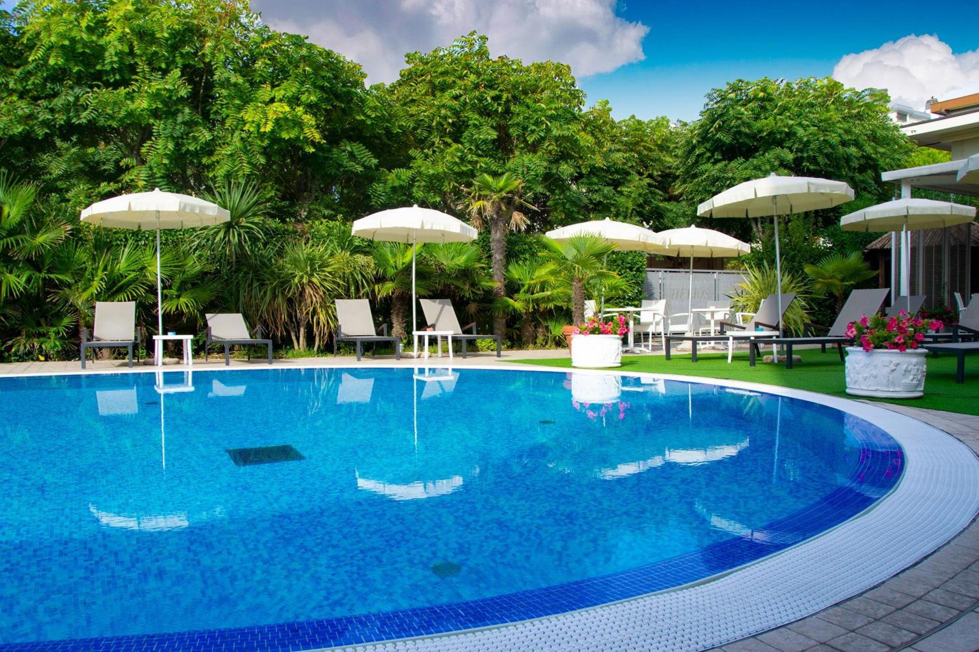 Hotel Helios ลิโดดิเยโซโล ภายนอก รูปภาพ