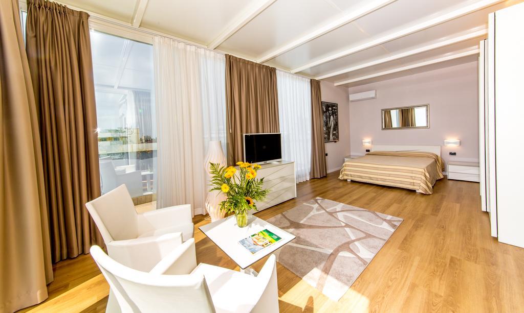 Hotel Helios ลิโดดิเยโซโล ห้อง รูปภาพ