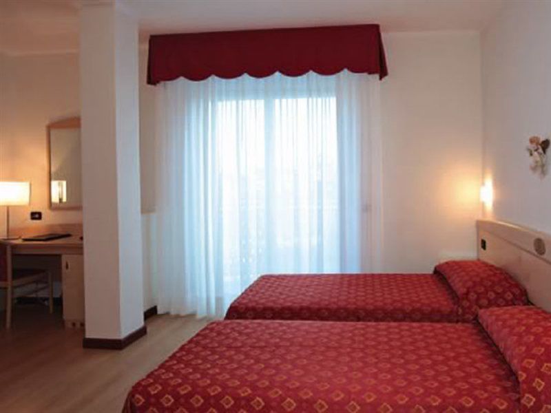 Hotel Helios ลิโดดิเยโซโล ภายนอก รูปภาพ