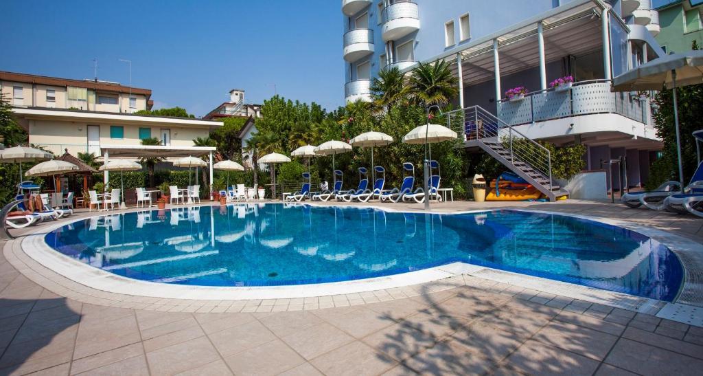 Hotel Helios ลิโดดิเยโซโล ภายนอก รูปภาพ