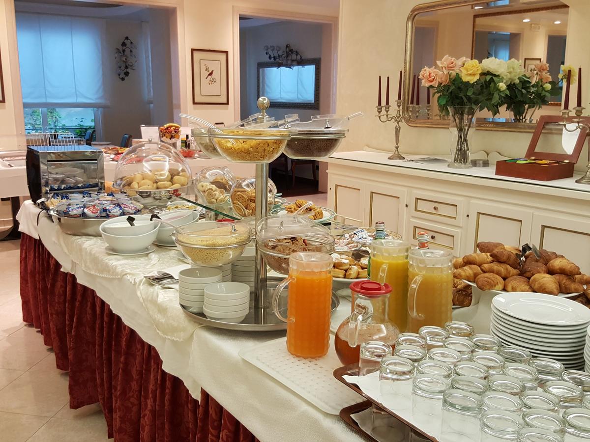 Hotel Helios ลิโดดิเยโซโล ภายนอก รูปภาพ