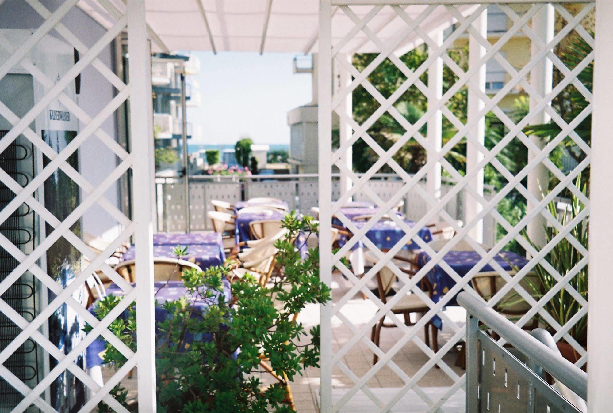 Hotel Helios ลิโดดิเยโซโล ภายนอก รูปภาพ