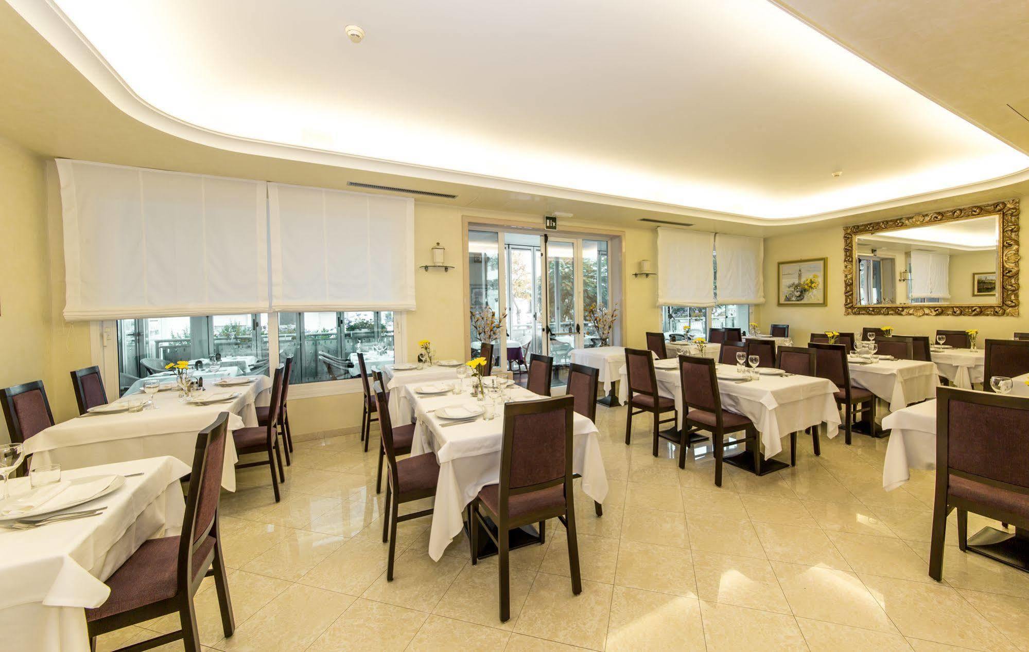 Hotel Helios ลิโดดิเยโซโล ภายนอก รูปภาพ