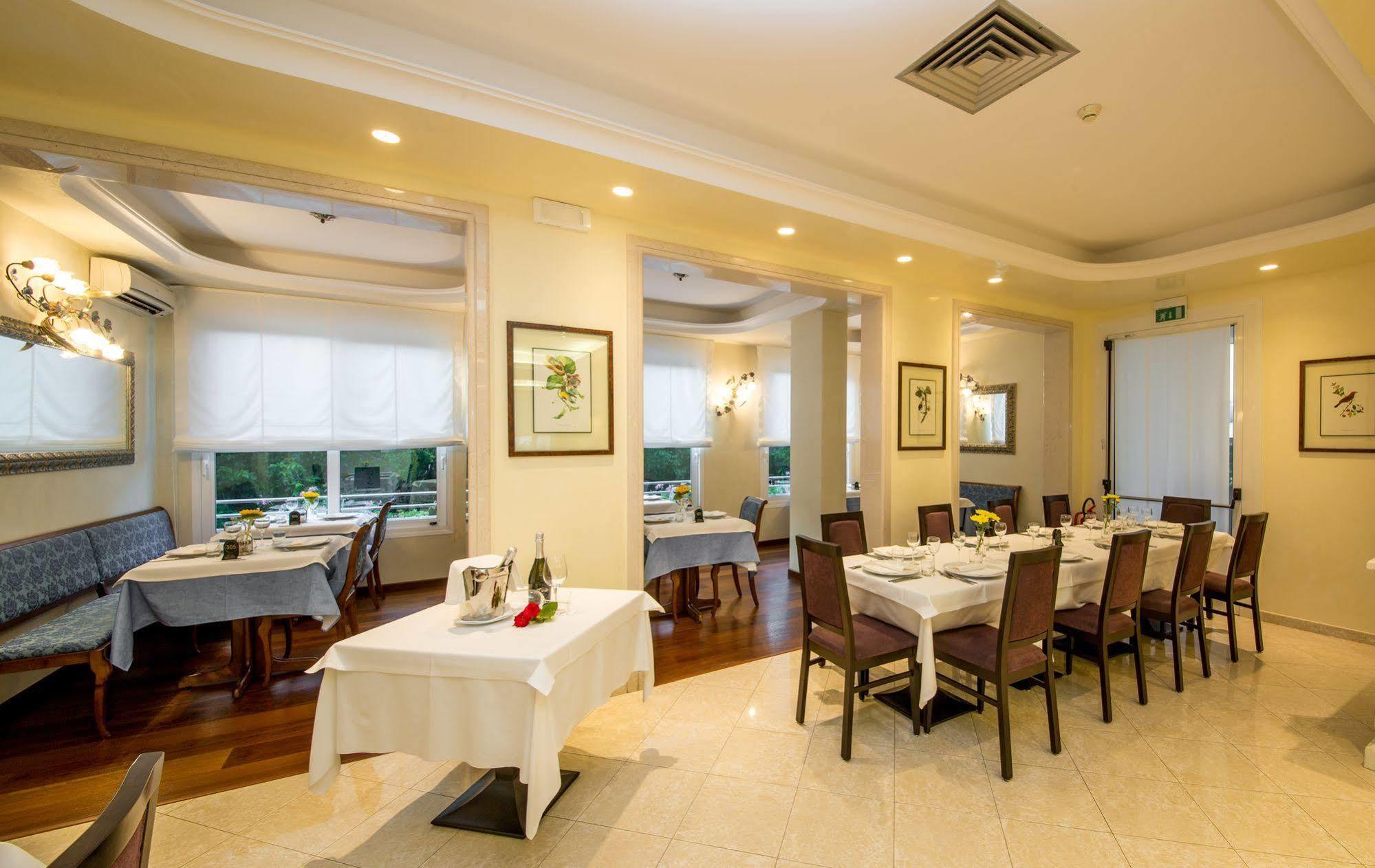 Hotel Helios ลิโดดิเยโซโล ภายนอก รูปภาพ