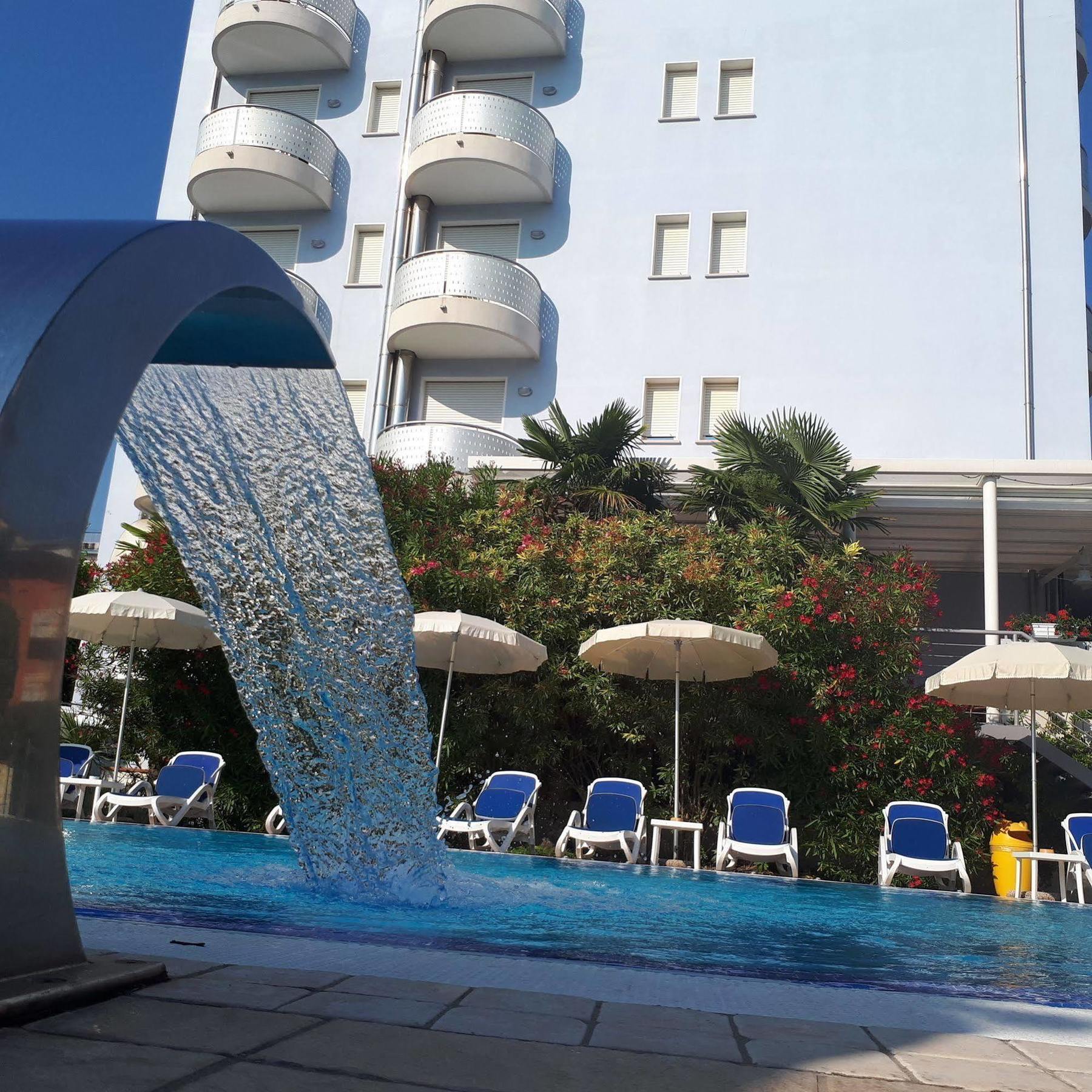 Hotel Helios ลิโดดิเยโซโล ภายนอก รูปภาพ