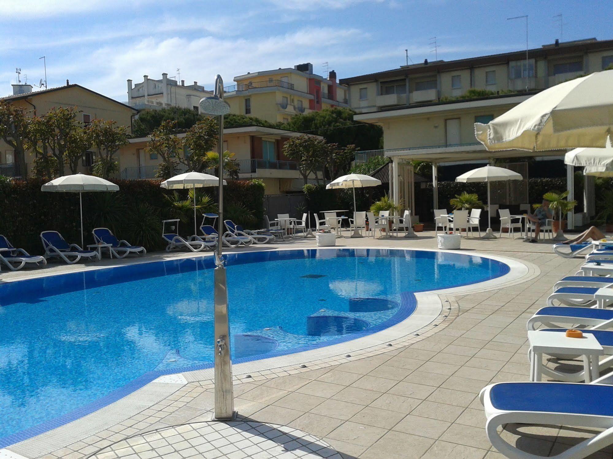 Hotel Helios ลิโดดิเยโซโล ภายนอก รูปภาพ