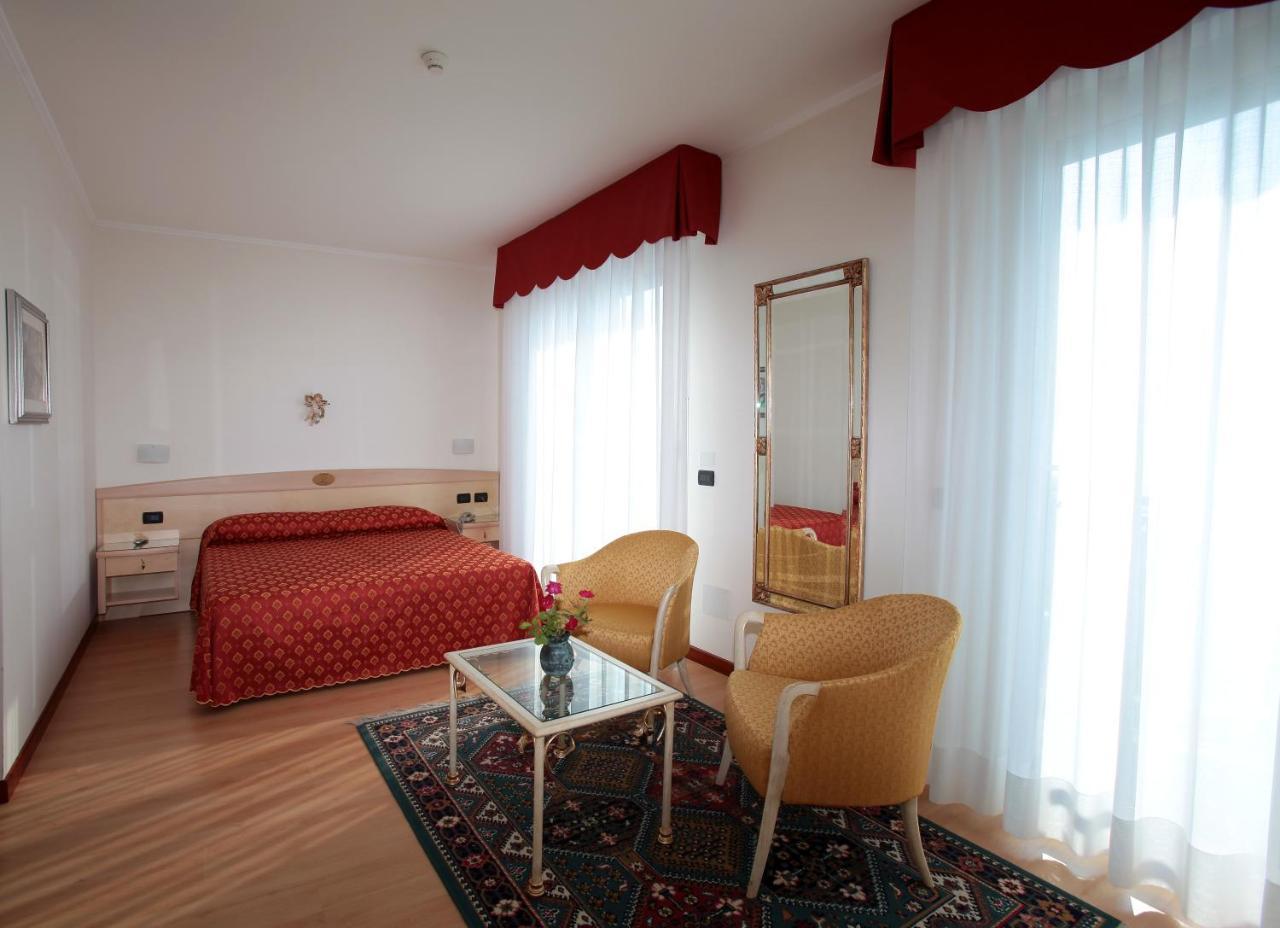 Hotel Helios ลิโดดิเยโซโล ภายนอก รูปภาพ